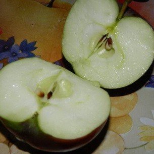 Половинка яблока