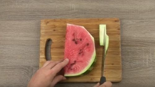 Нож для резки арбуза