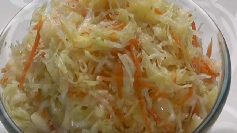 Квашеная капуста и корейская морковь