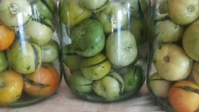 Очень вкусные зеленые маринованные помидоры на зиму и быстрого приготовления
