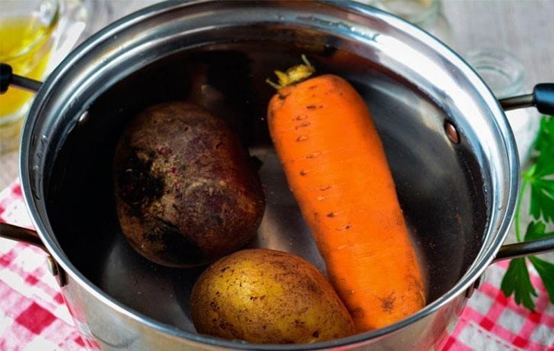 Вареные картофель и морковь