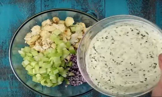 Монастырская кухня на канале спас салат из свежей цветной капусты