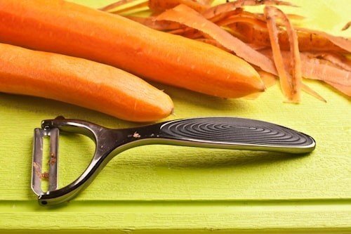 Нож для чистки моркови керамический
